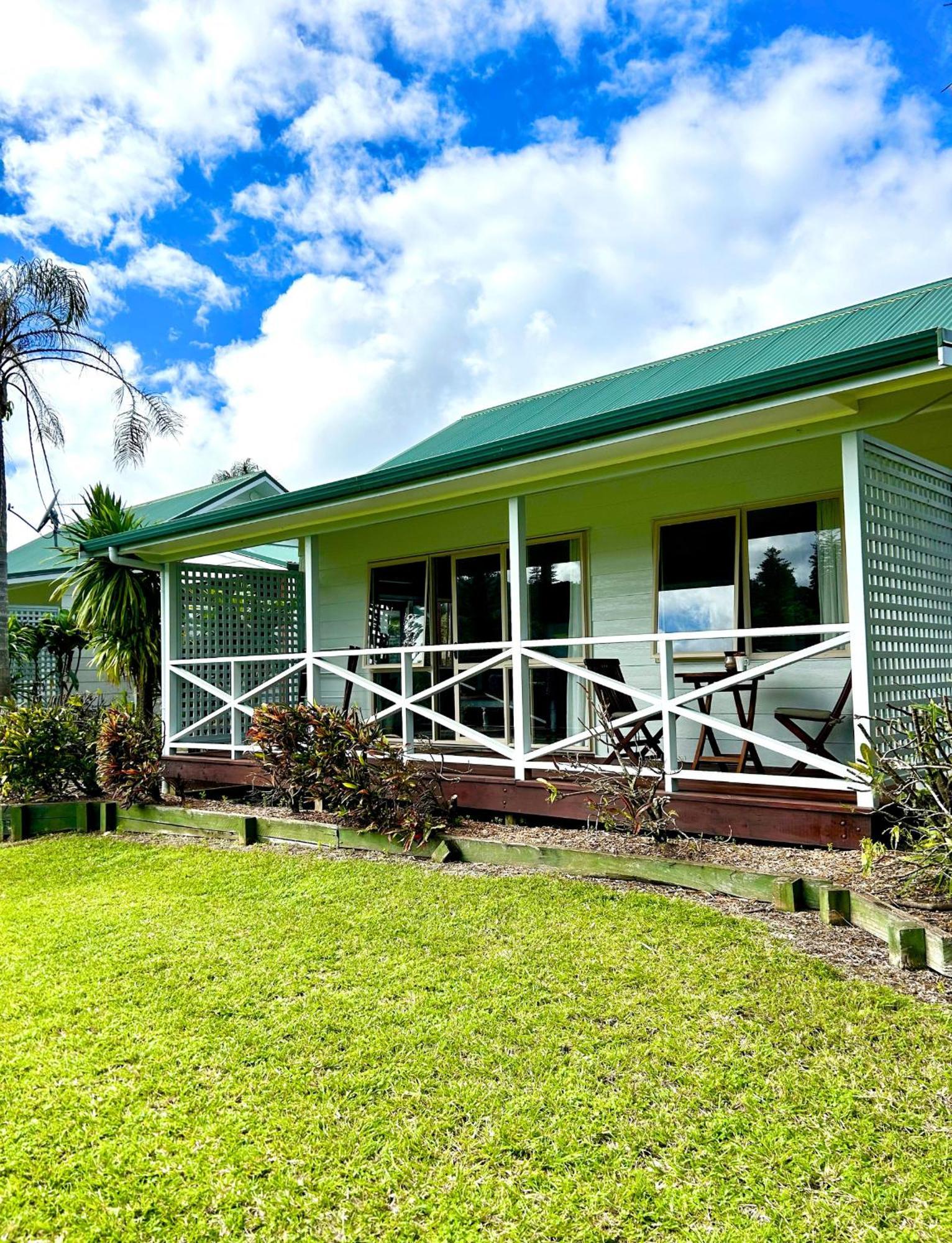 Poinciana Cottages Burnt Pine Exteriör bild