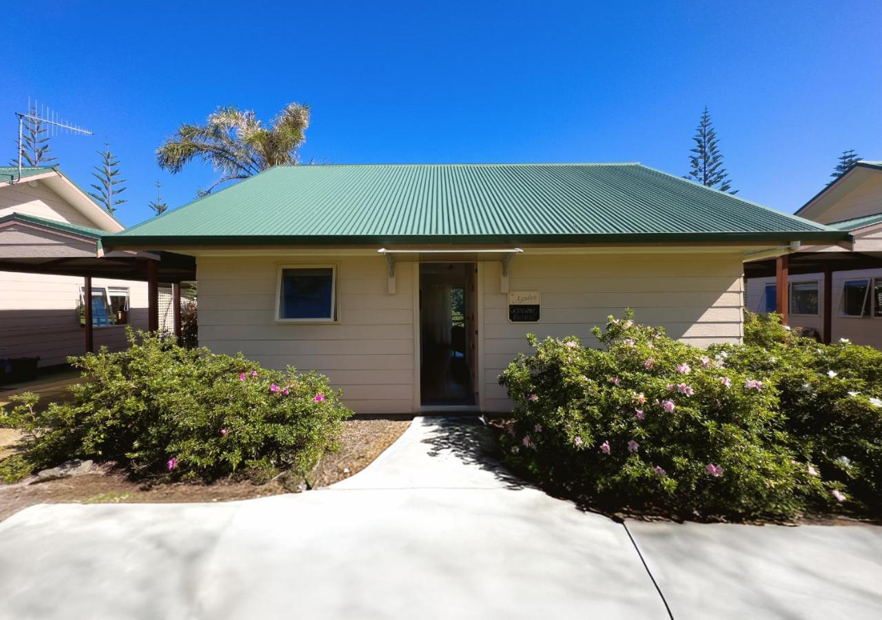 Poinciana Cottages Burnt Pine Exteriör bild
