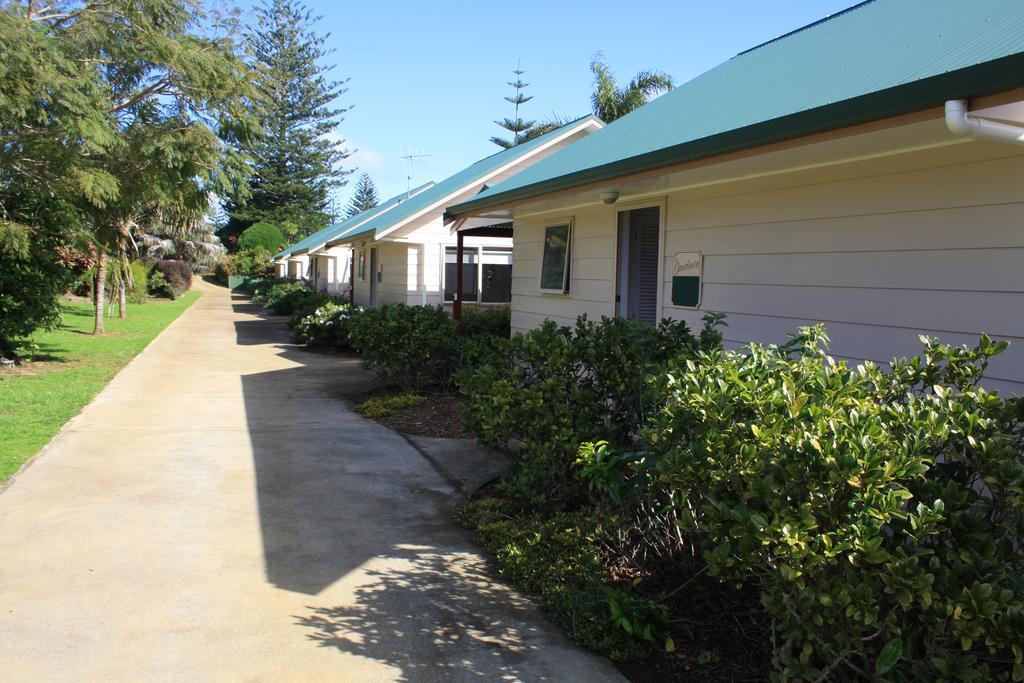 Poinciana Cottages Burnt Pine Exteriör bild