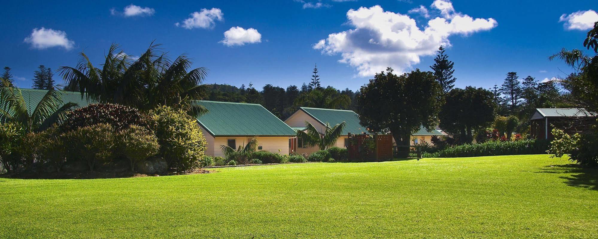 Poinciana Cottages Burnt Pine Exteriör bild