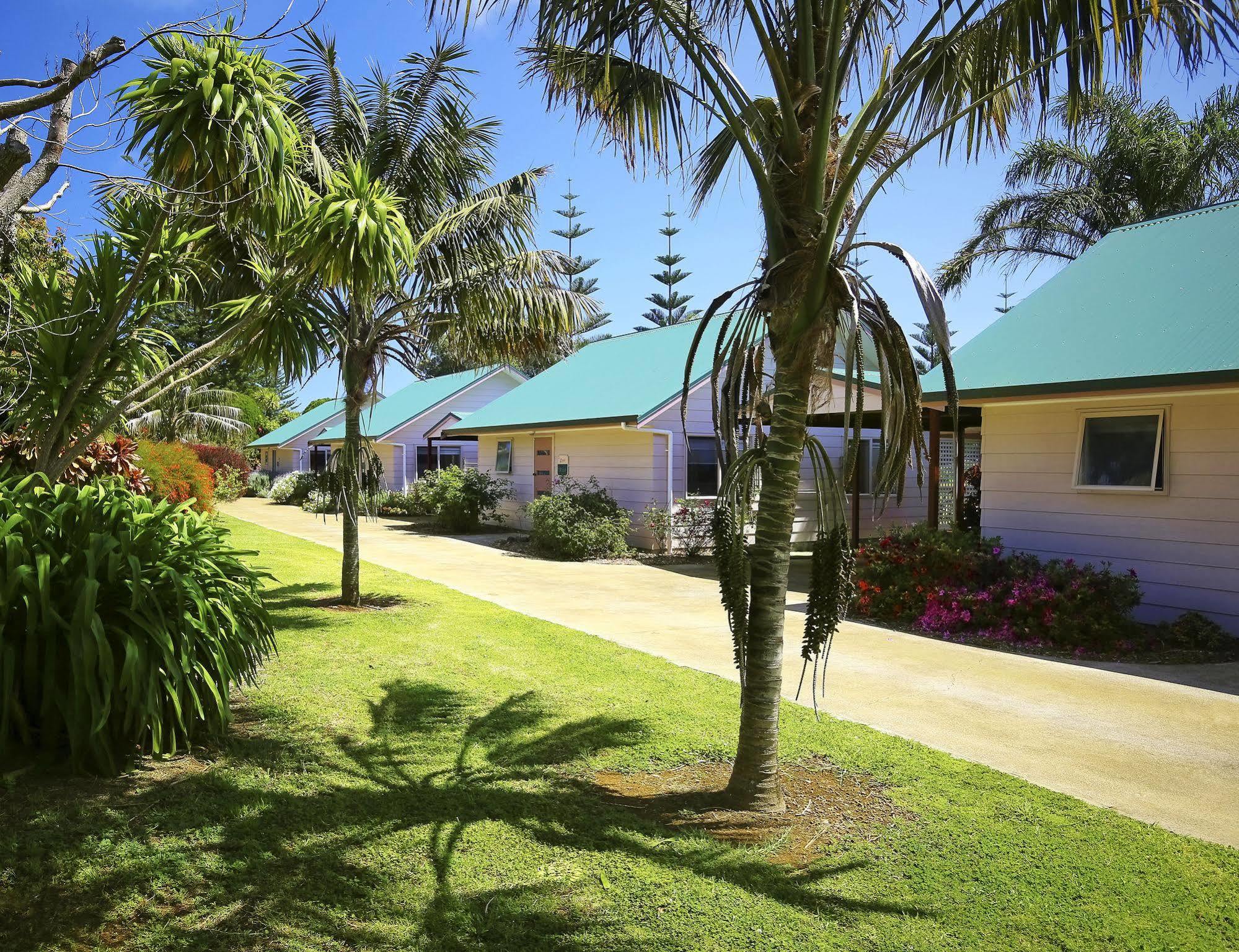Poinciana Cottages Burnt Pine Exteriör bild