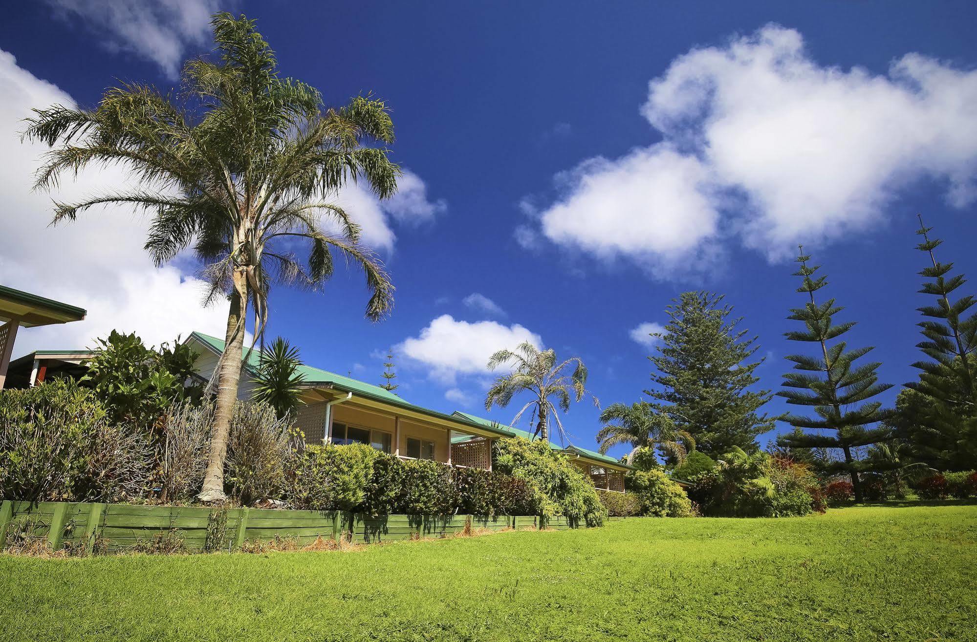 Poinciana Cottages Burnt Pine Exteriör bild